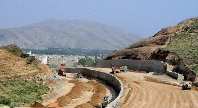 تذکر به پیمانکار بزرگراه همت/پُر کردن دره با خاک به جای احداث پل